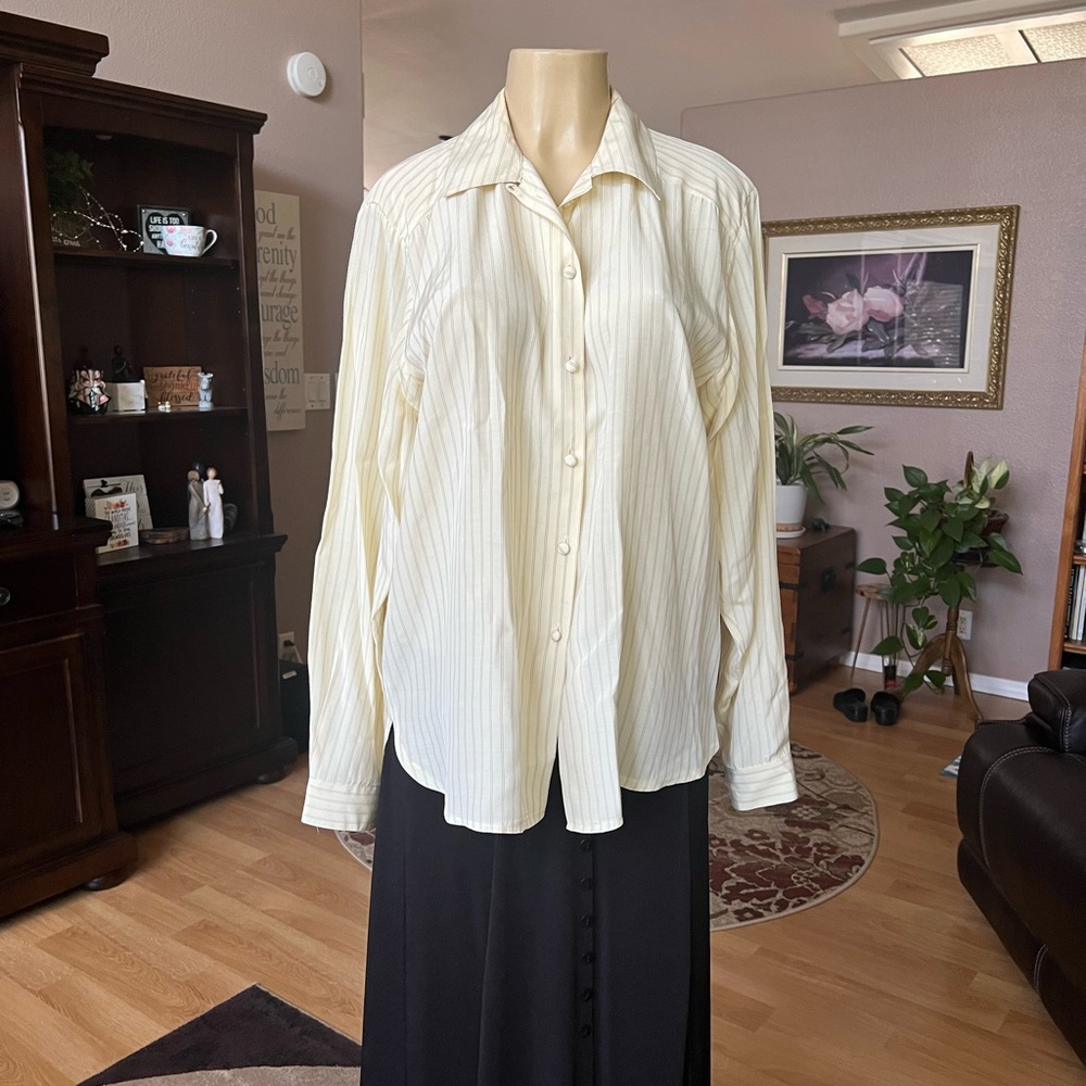 Carry Back yellow & gold striped blouse w/cloth buttons-size 12